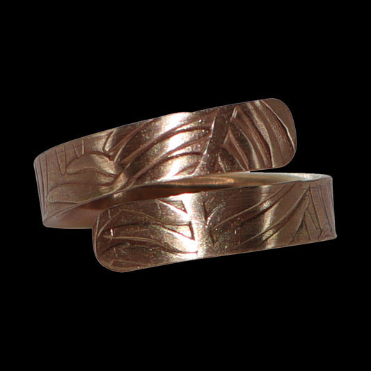 gold filled twist ring with engraved leaf pattern